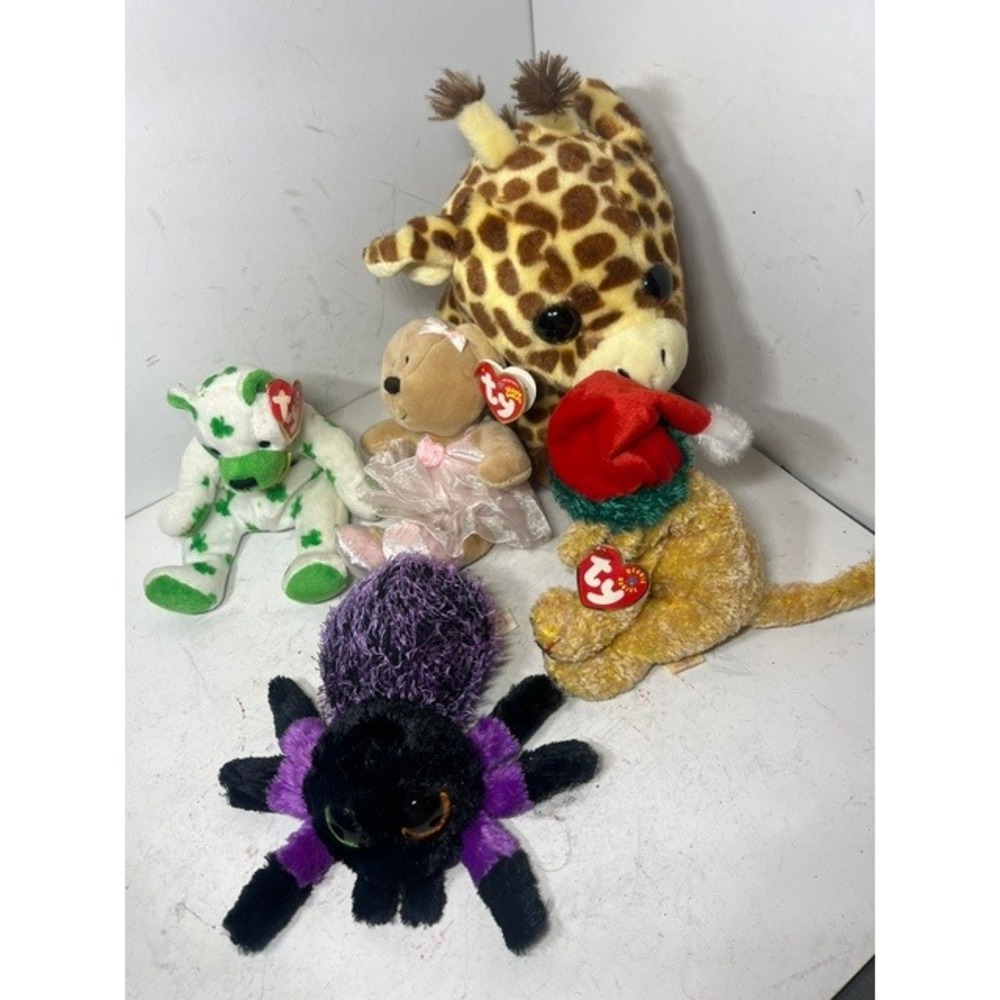 Ty Beanie Babies and Boos Plush Lot Giraffe Spider READ Shamrock Bear